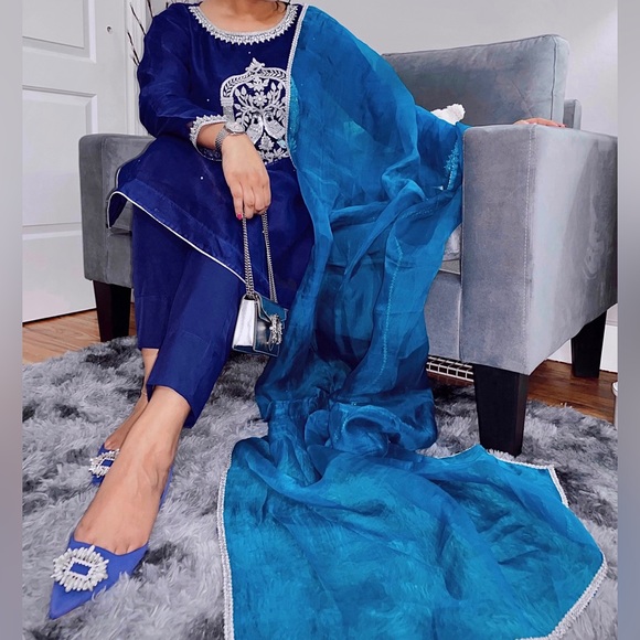 Royal Blue Muslin 3 Pc Kameez - Picture 1 of 3